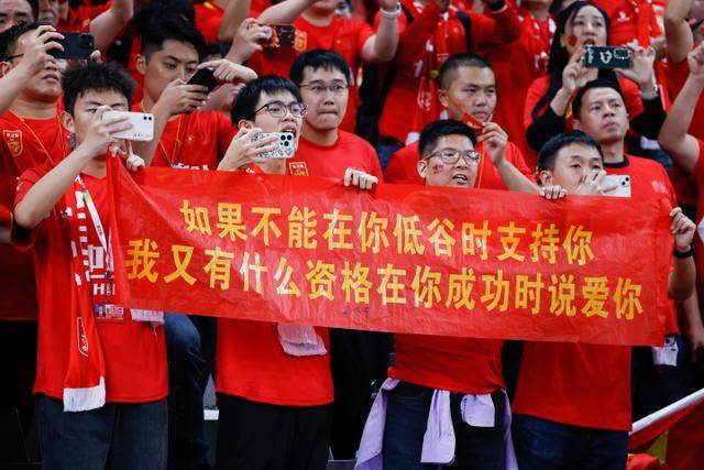 特朗普批评詹姆斯表现不尊重国歌，詹姆斯轻松回应